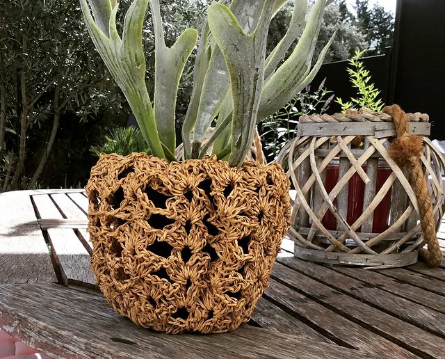 Cache-pot raphia crochet