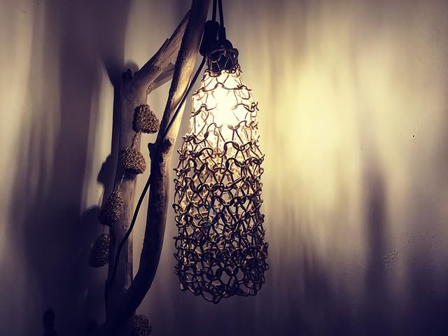 Lampe suspendue allumée