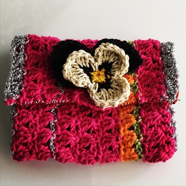 Pochette fuchsia fleur