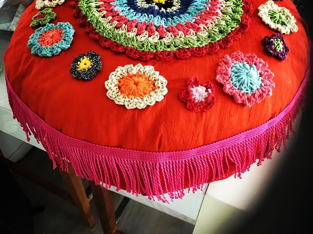 Coussin rouge détail