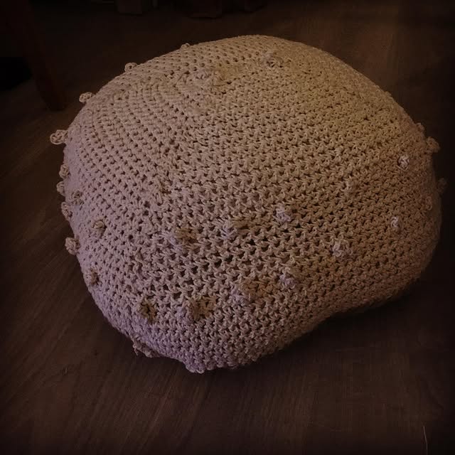 Pouf crochet crème